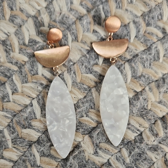 Elegant Rose Gold and White Dangle Earrings - Picture 1 of 2